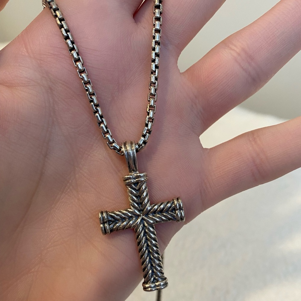 * DAVID YURMAN - Chevron Cross with Box Chain Necklace - Picture 4 of 13